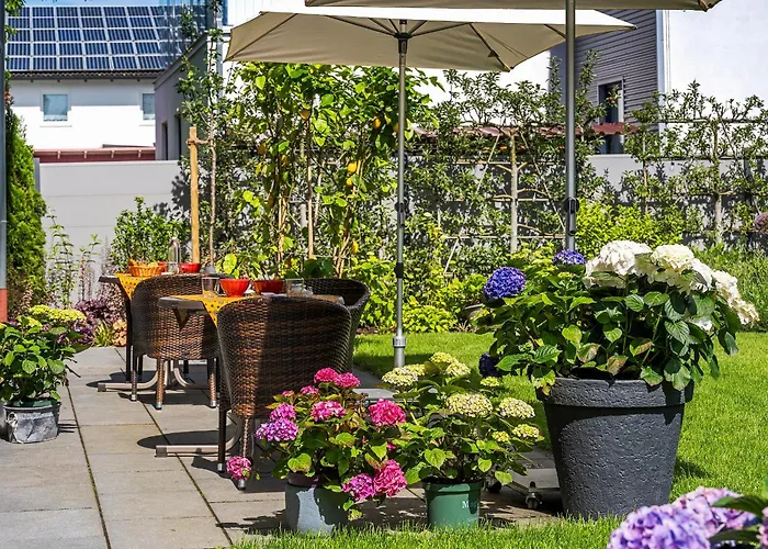 Sieben Zimmer & Ein Tisch