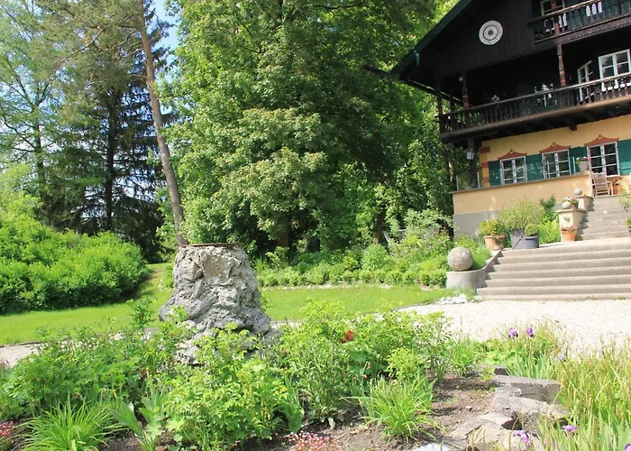 Villa Zollhaus Bed & Breakfast